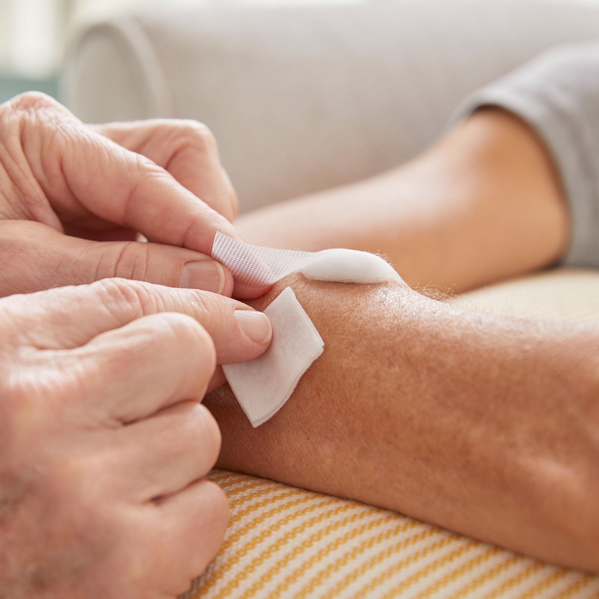 McKesson Adhesive Remover, 2-2/5 x 2-2/5 Inch Wipe - Image 6