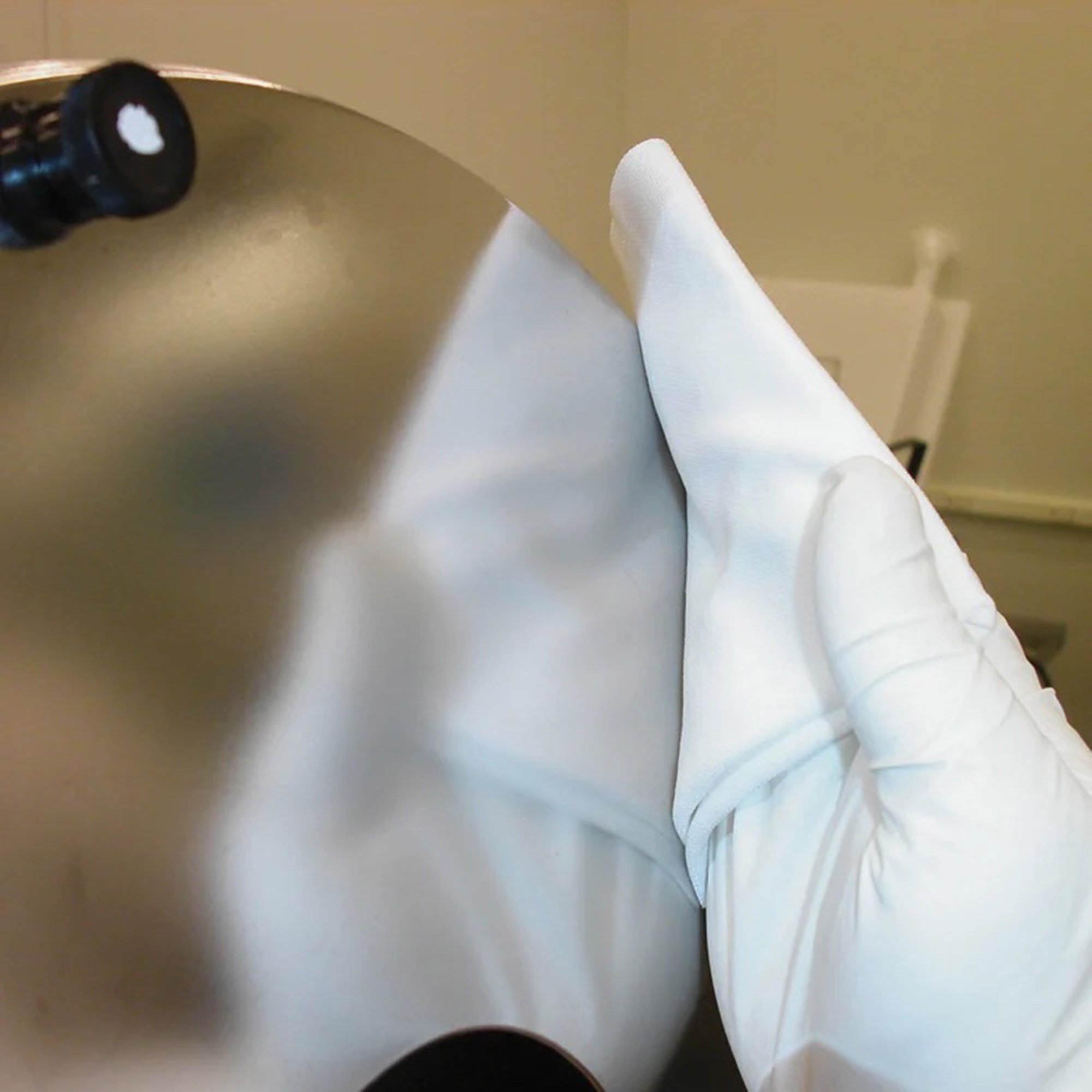 Anticon® White Magic™ Wipe, 9 x 9 Inch - Image 2