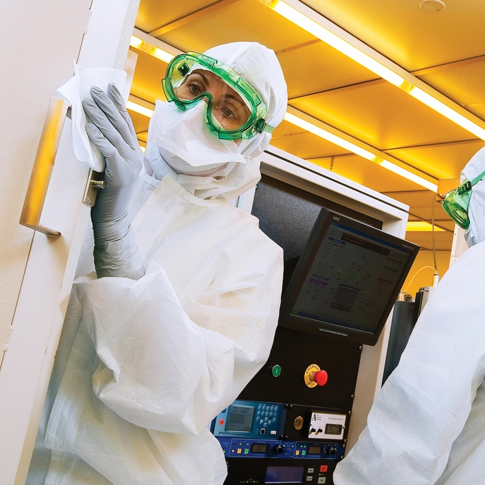 Kimtech™ Pure W4 Cleanroom Wipe, 100 per Box - Image 3