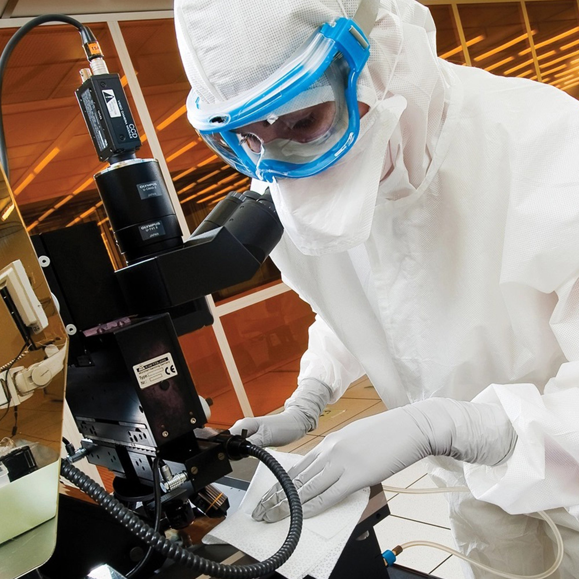 Kimtech™ Pure W4 Cleanroom Wipe, 100 per Box - Image 4