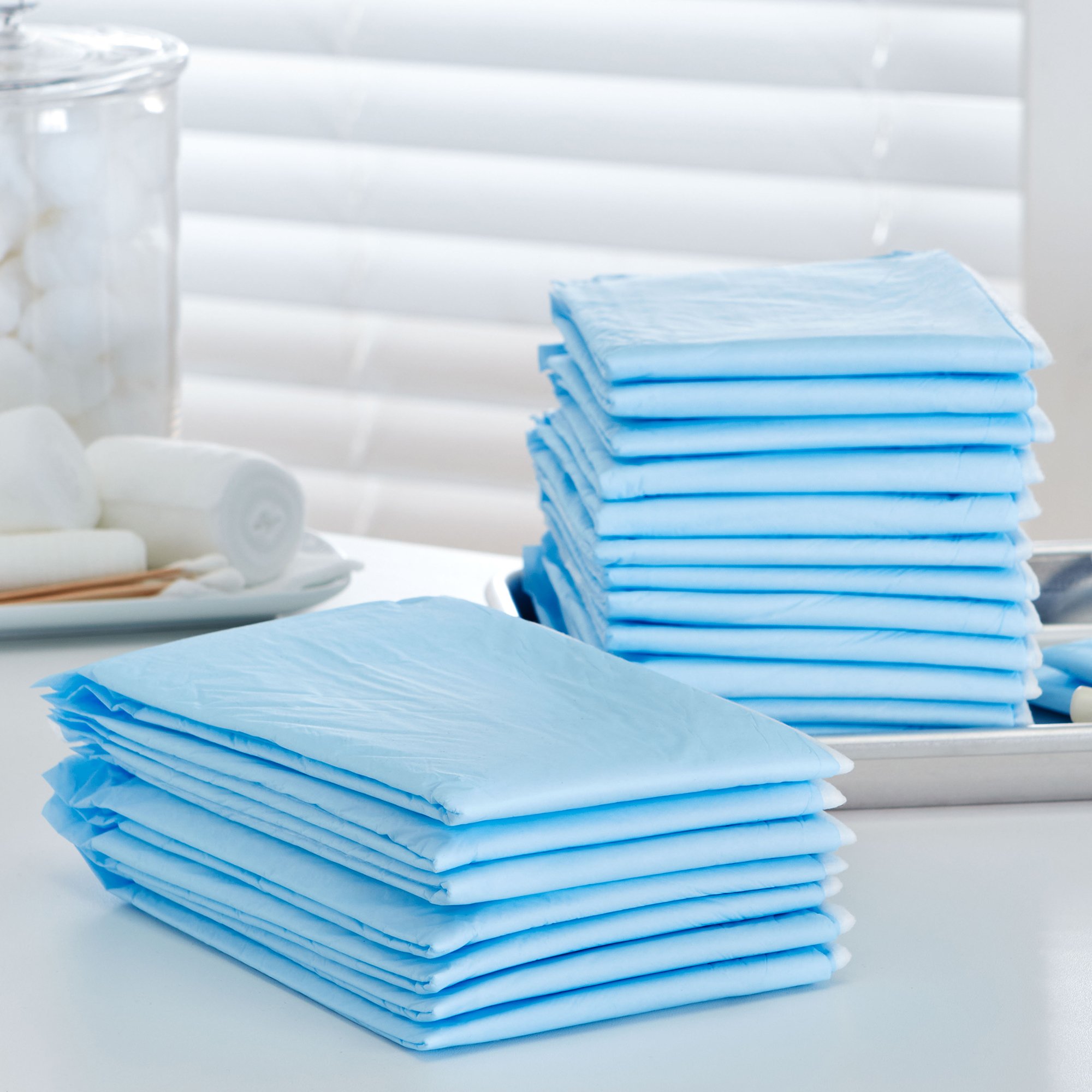 McKesson Classic Plus Light Absorbency Underpads, 17 x 24 Inch - Image 5