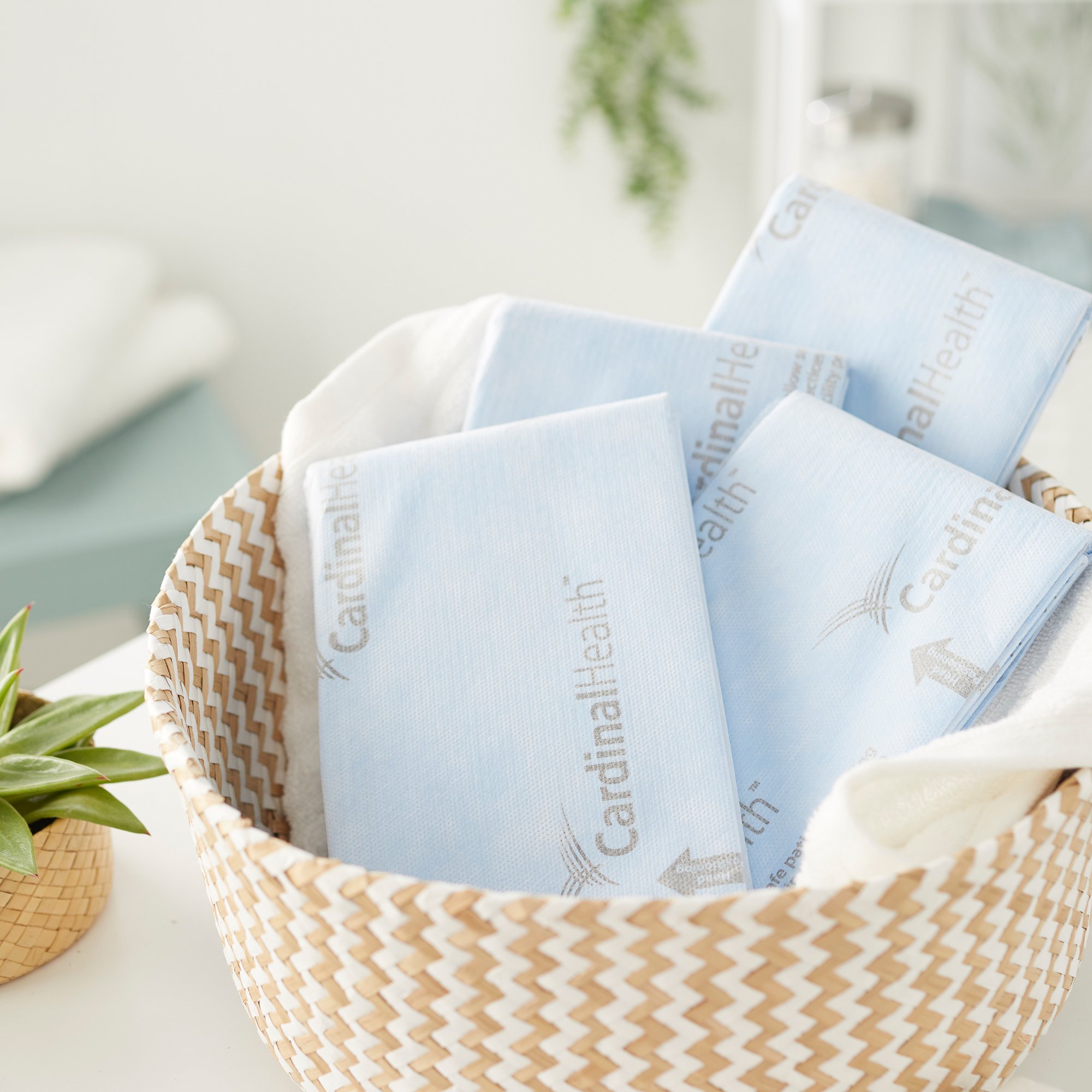 Wings™ Quilted Premium Comfort Maximum Absorbency Positioning Underpad, 23 x 36" - Image 3