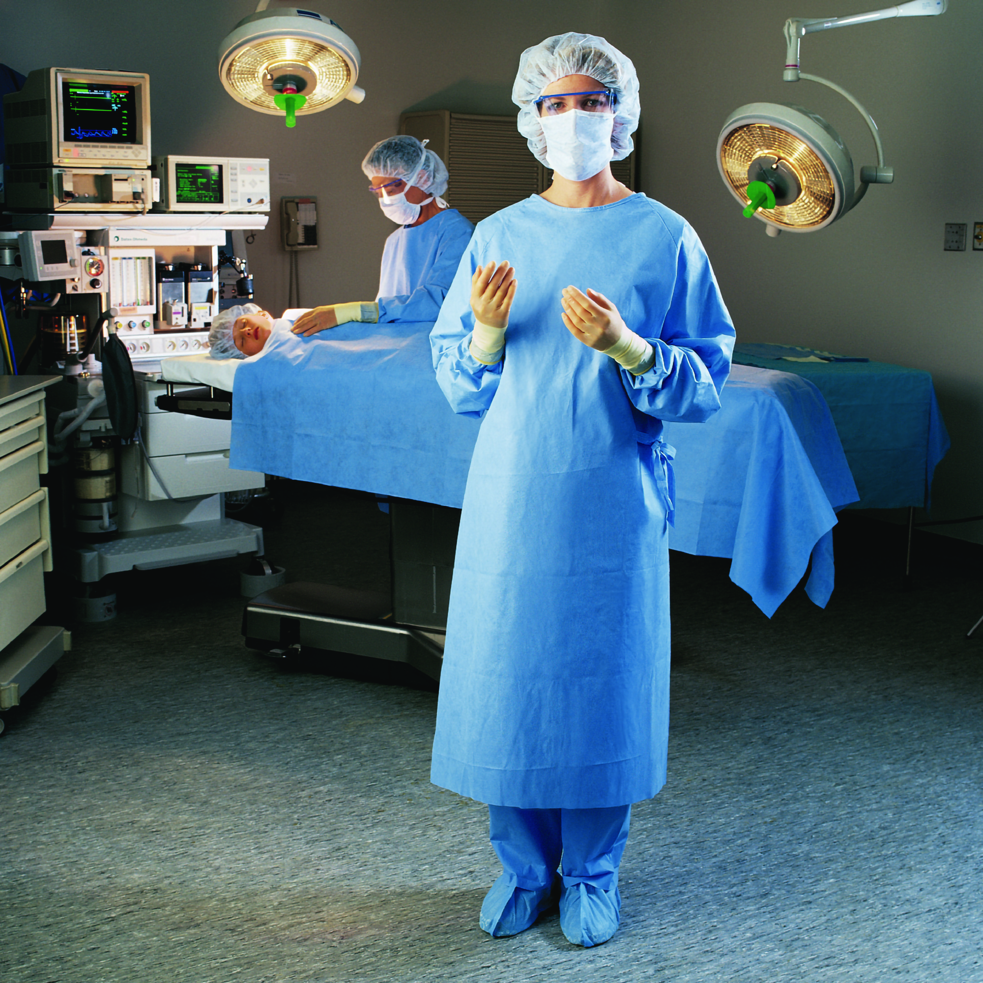 Halyard ULTRA Nonreinforced Surgical Gown with Towel, Small - Image 3