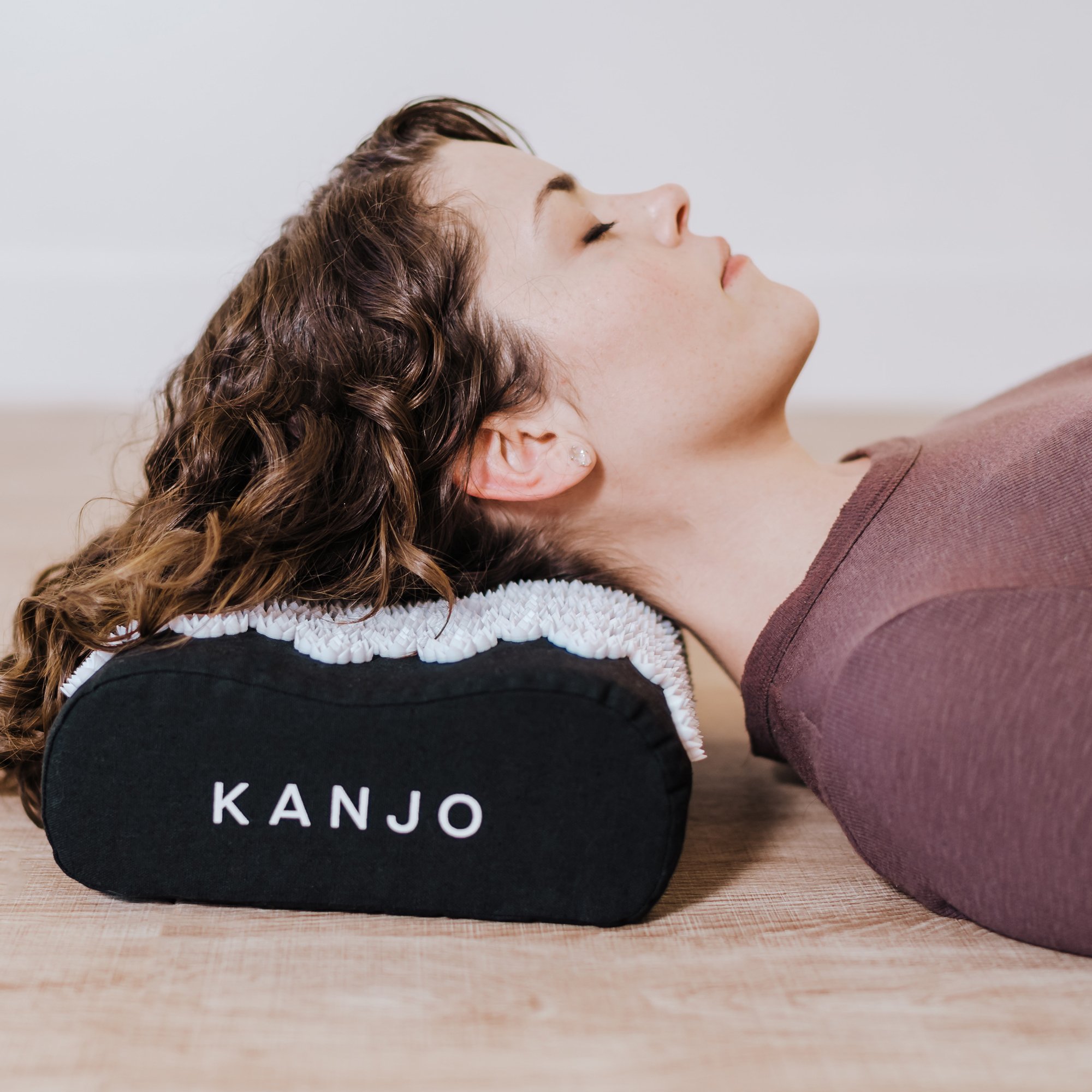 Kanjo Vibrating Acupressure Pillow - Image 7