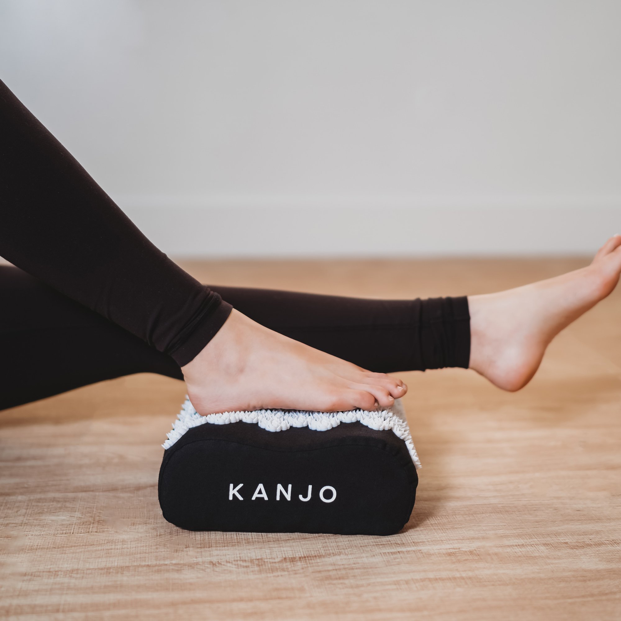 Kanjo Vibrating Acupressure Pillow - Image 8