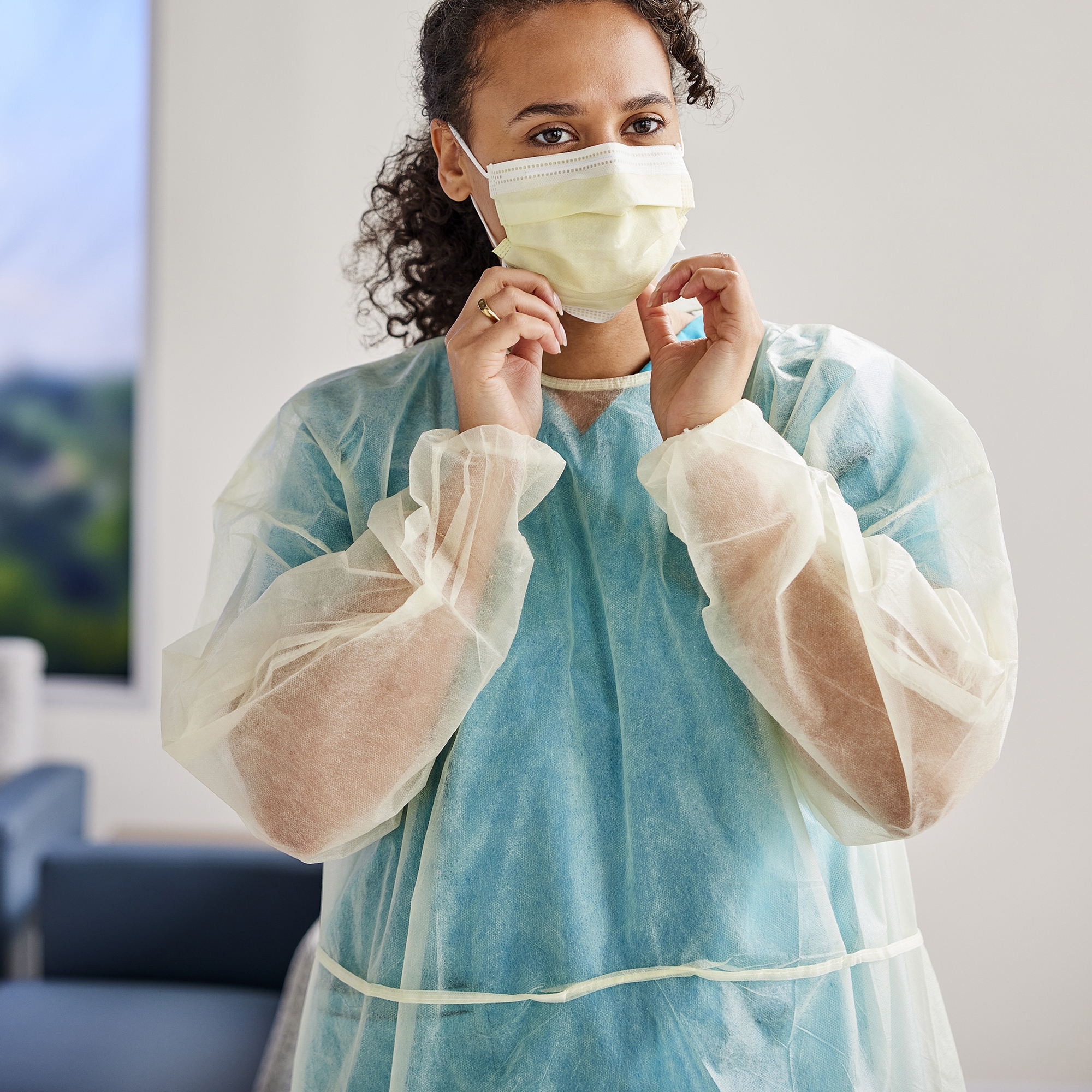 Cardinal Health™ Isolation Gown - Image 5