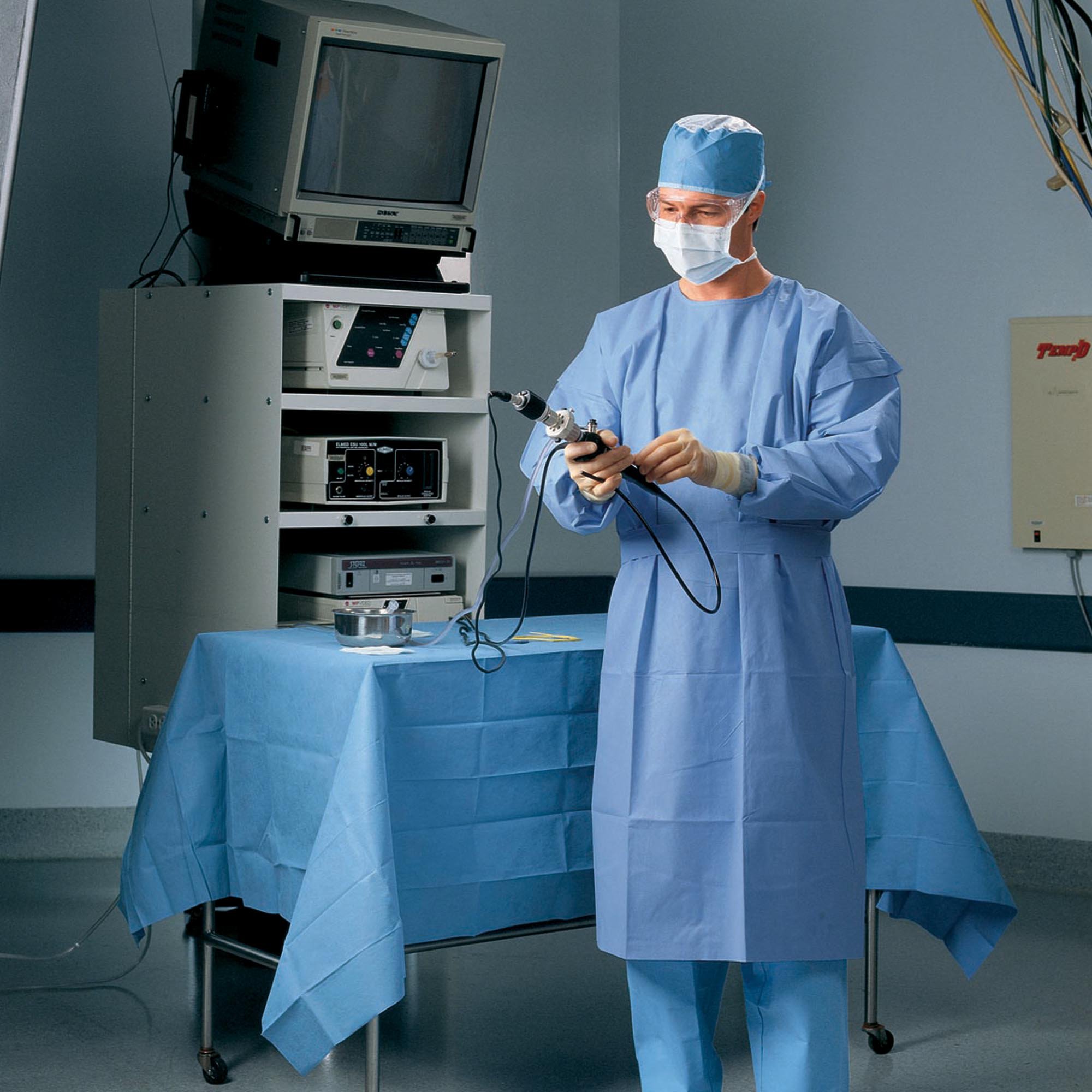 Halyard Protective Procedure Gown - Image 3