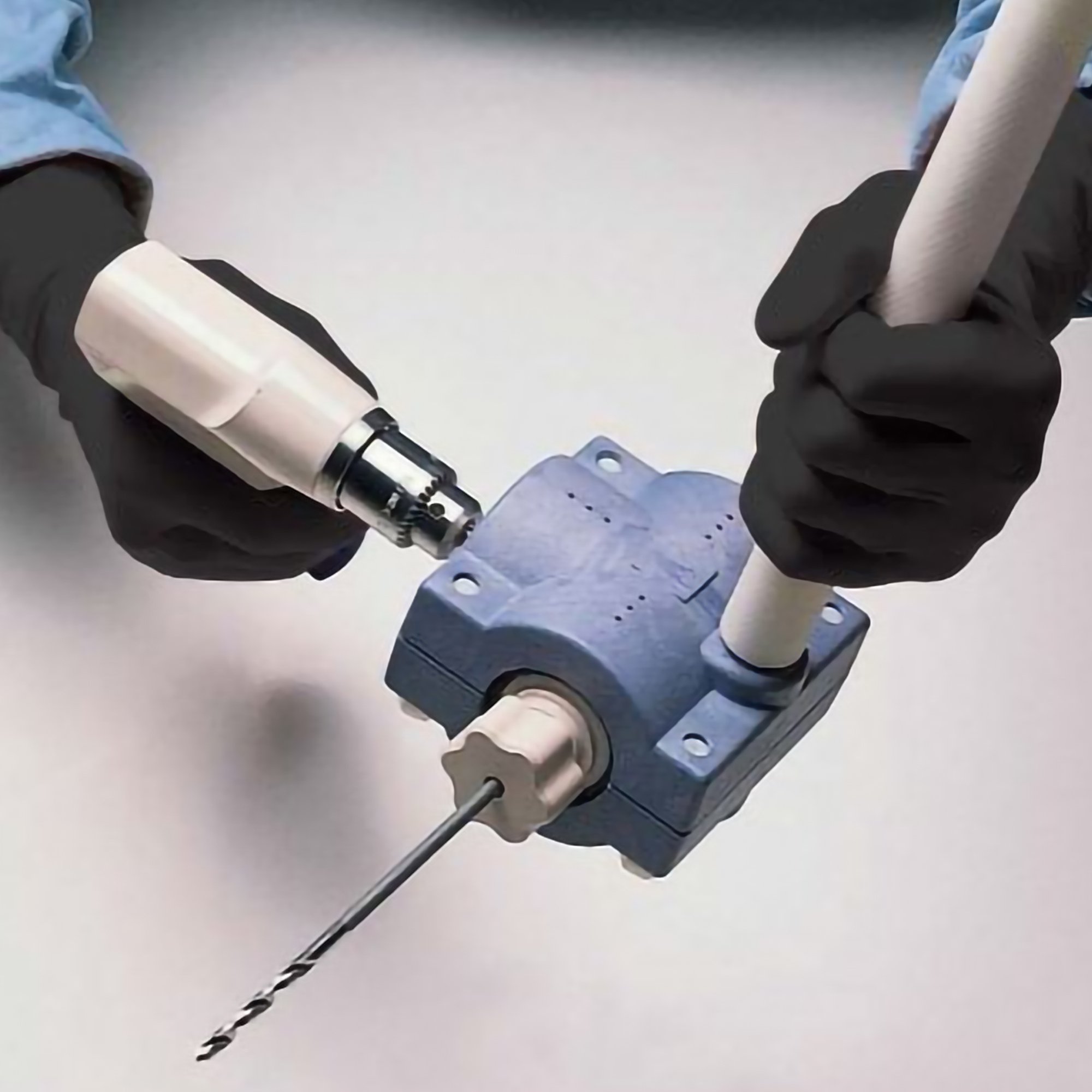 Gammex® Radiation Attenuation Polyisoprene Radiation Reducing Glove, Size 6.5 - Image 3