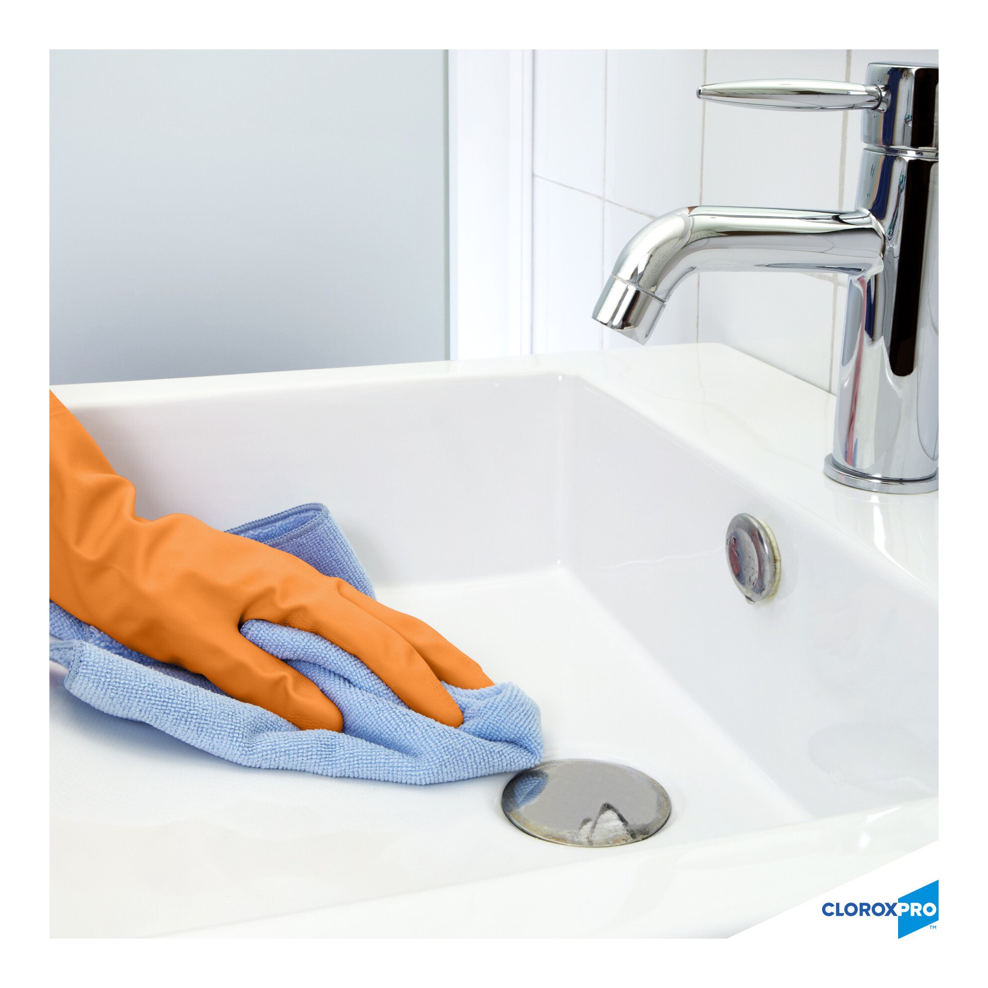 Clorox Pro™ Clean-Up® Disinfectant Cleaner w/ Bleach, 32-ounce spray bottle - Image 10