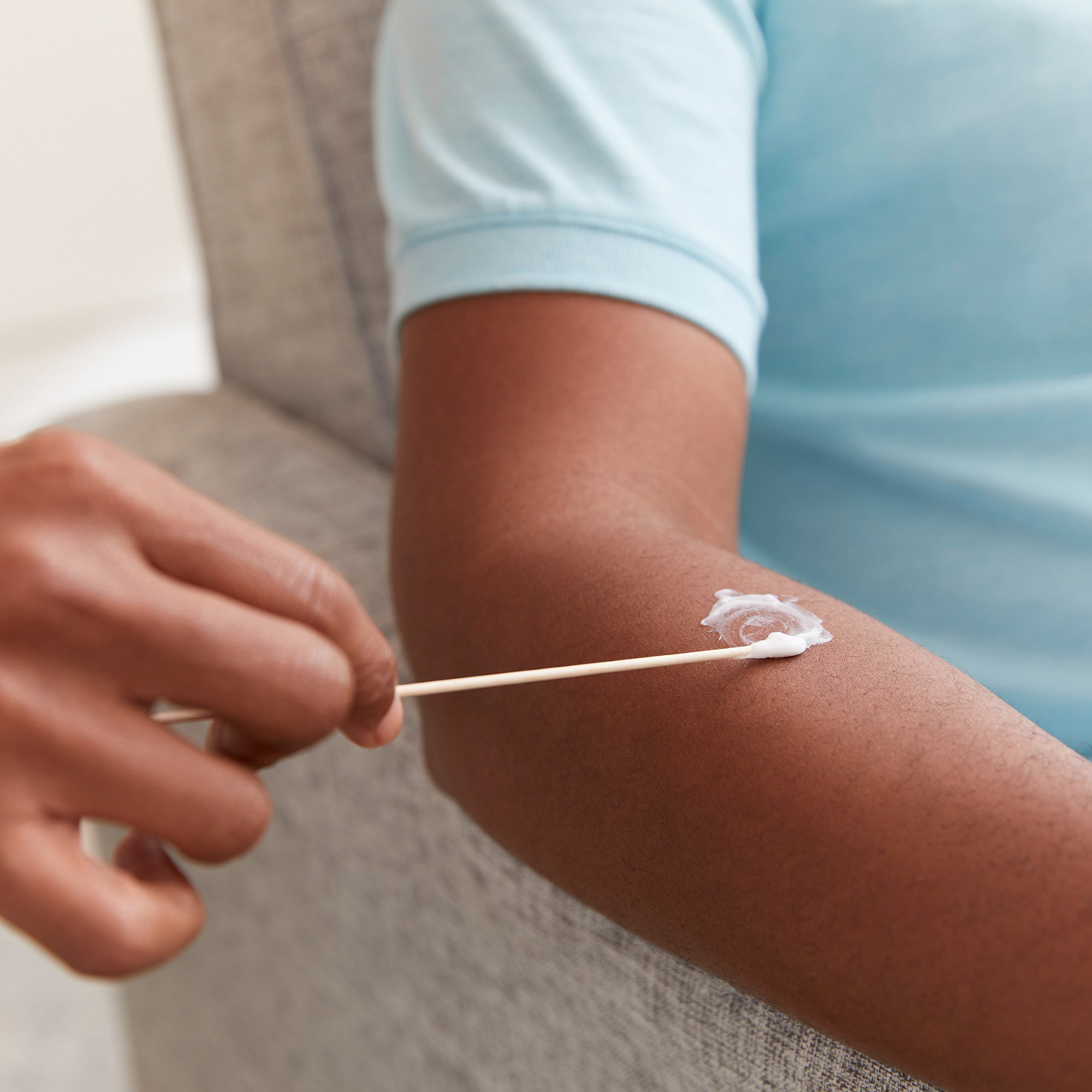 McKesson Sterile Swabsticks, Cotton Tip, 6 Inch Wood Shaft - Image 6