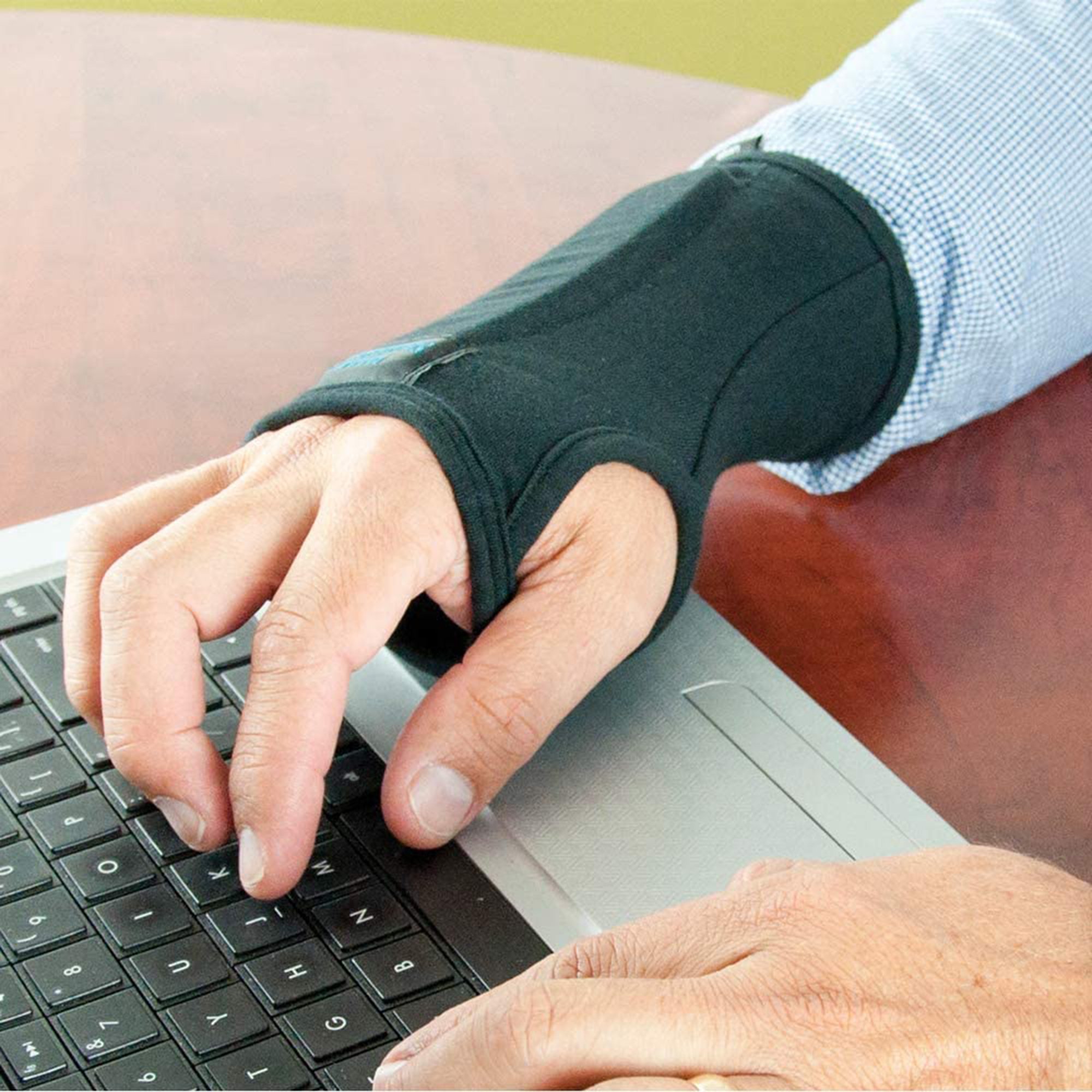 IMAK® SmartGlove Wrist Splint, Large - Image 5